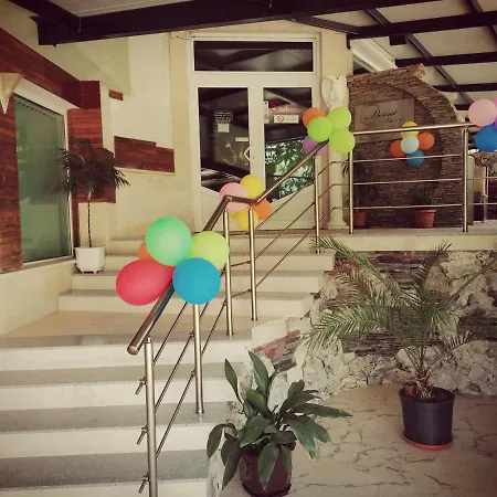 Discret & Restaurant Hotel Vladaya