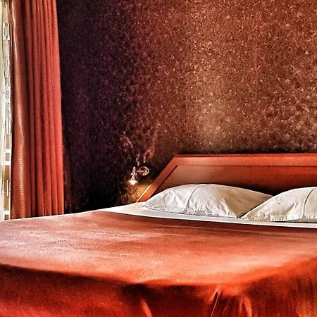 Hotel Discret & Restaurant Vladaya