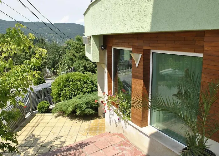 Hotel Discret & Restaurant Vladaya